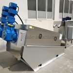 Stacked screw solid-liquid separator