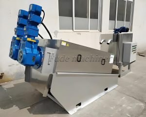 Stacked screw solid-liquid separator